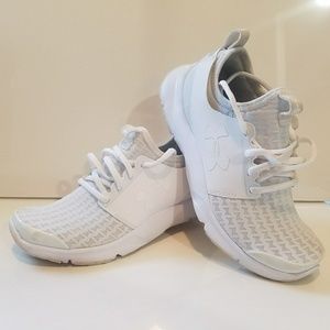 Women's Under Armour Shoes size 6